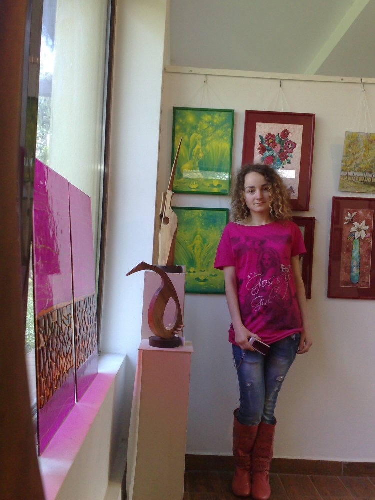 Artista Corina Chirila la salonul de primavara organizat de Asociatia Artistilor Plastici din Bucuresti in Herastrau